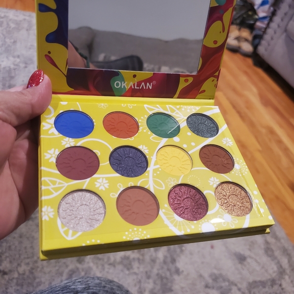 Cosmetics - Picture 7 of 16